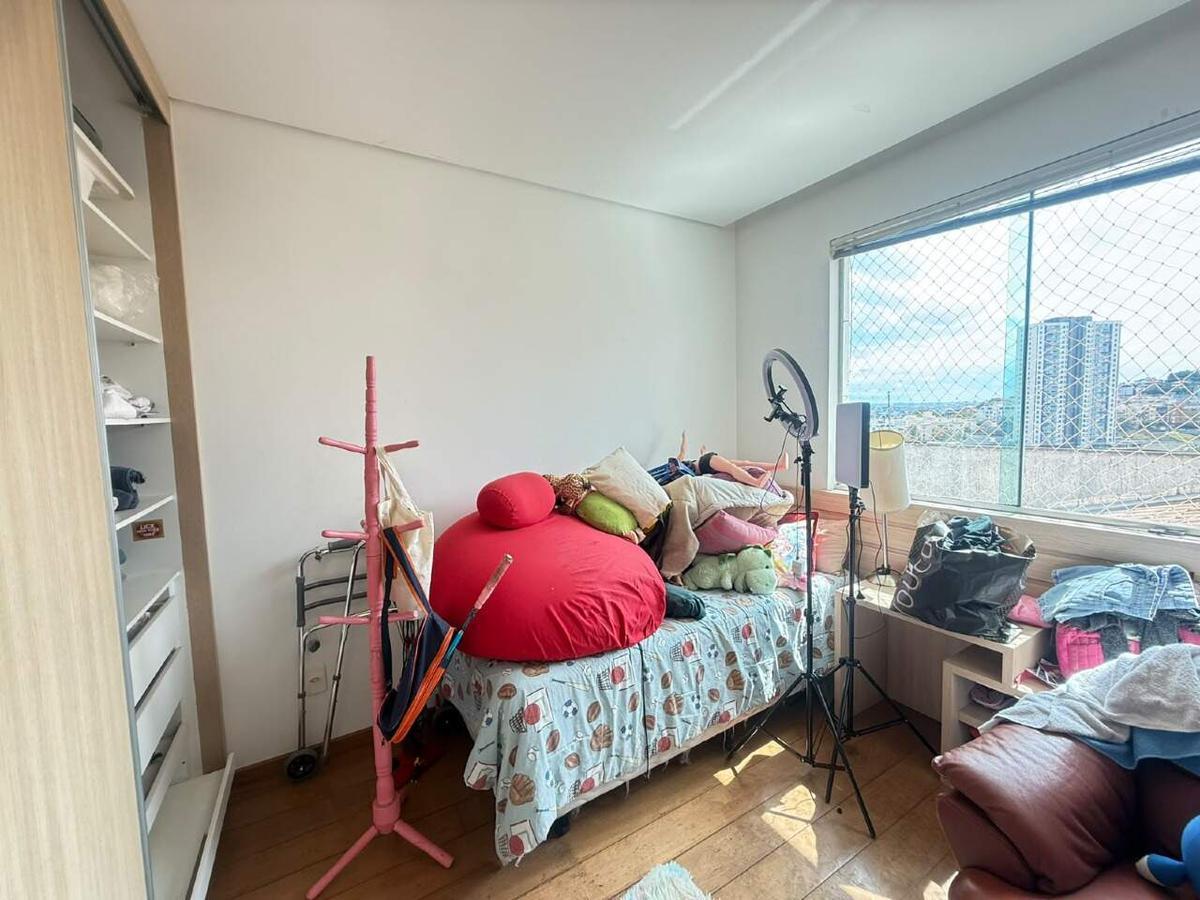 Casa, Estoril, 3 Quartos, 2 Vagas, 1 Suíte