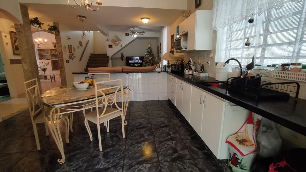 Casa, Serrano, 3 Quartos, 8 Vagas, 1 Suíte