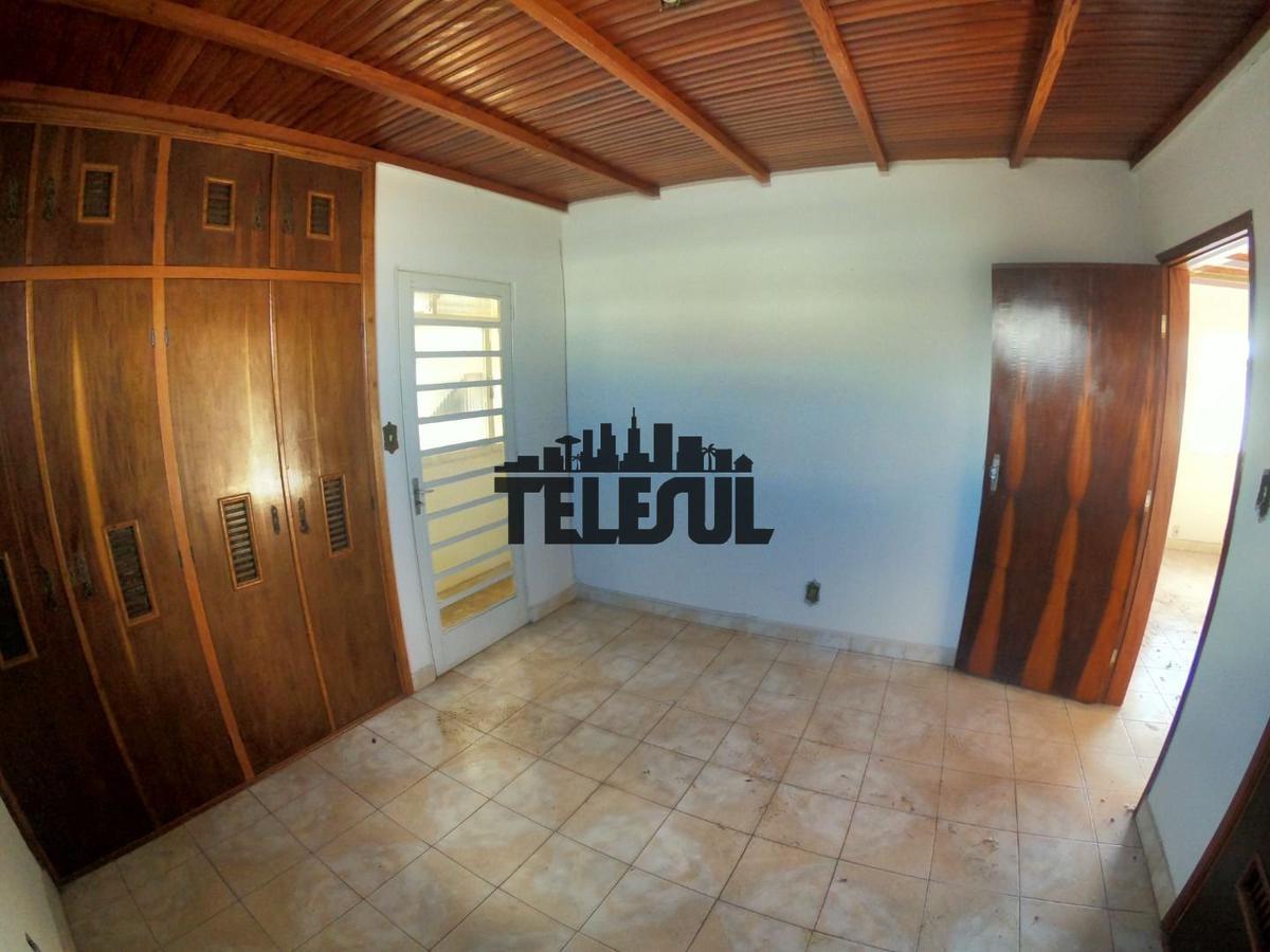 Casa, Centro, 4 Quartos, 0 Vaga, 1 Suíte