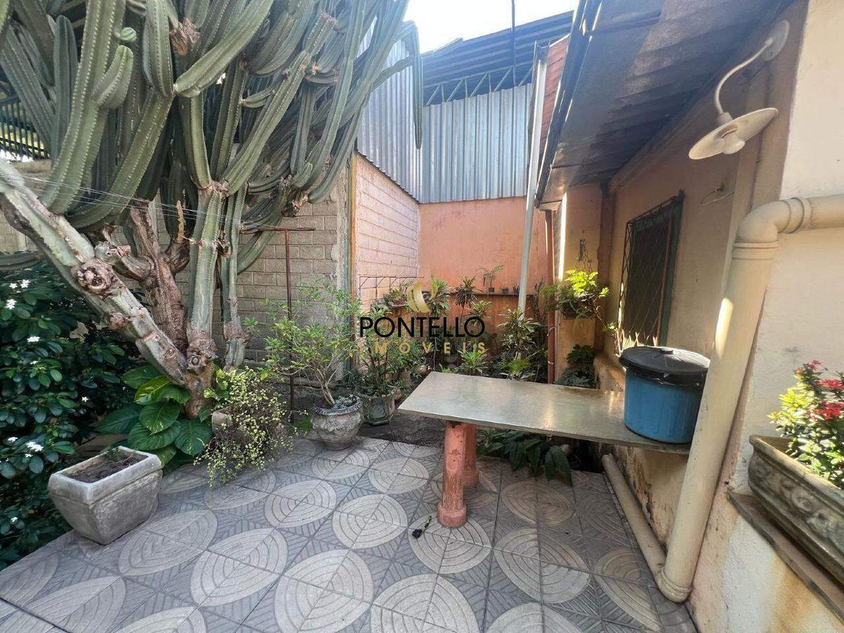 Casa, Centro, 6 Quartos, 0 Vaga, 1 Suíte