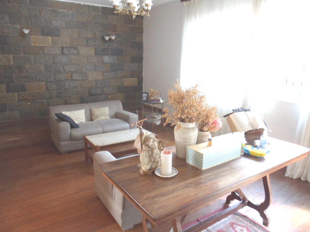 Casa, Gutierrez, 5 Quartos, 4 Vagas, 1 Suíte