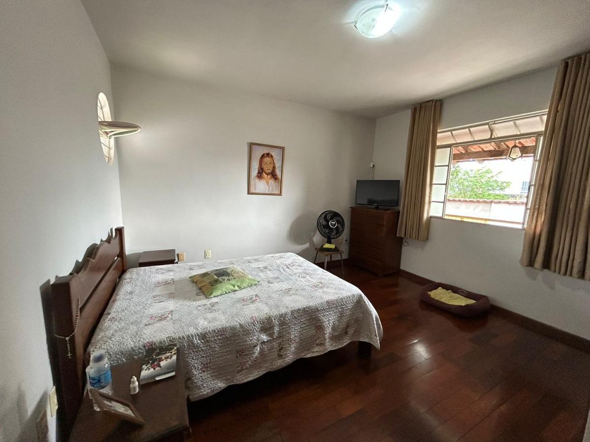 Casa, Floramar, 4 Quartos, 5 Vagas, 2 Suítes