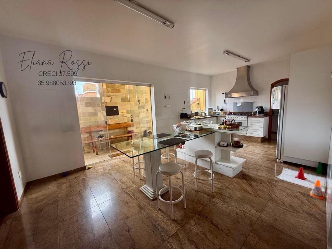 Casa, Vila Pinto, 5 Quartos, 4 Vagas, 2 Suítes