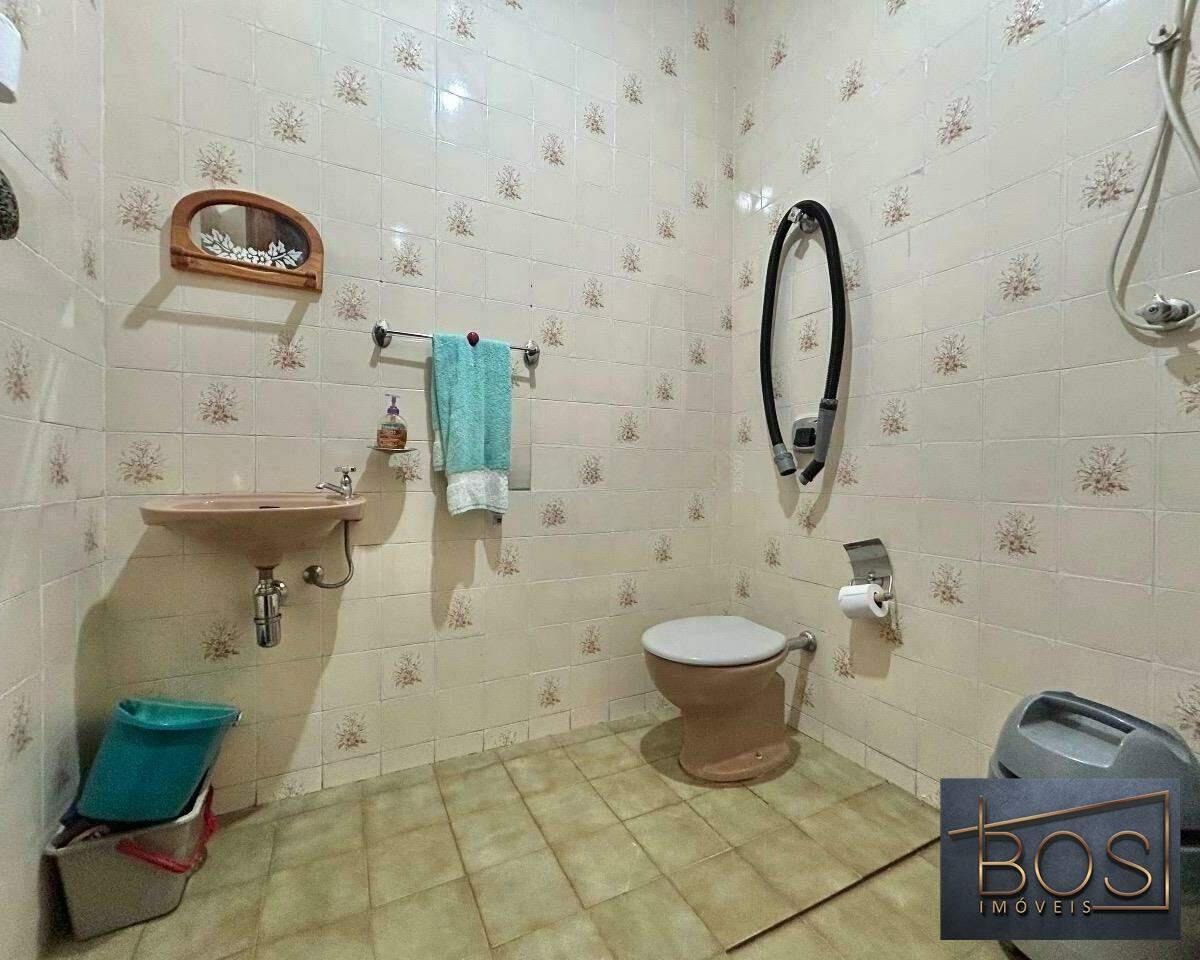 Casa, Luxemburgo, 5 Quartos, 4 Vagas, 2 Suítes