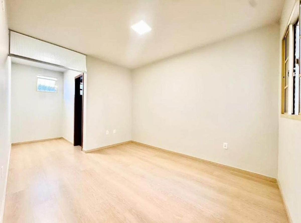 Casa, Castelo, 4 Quartos, 3 Vagas, 1 Suíte