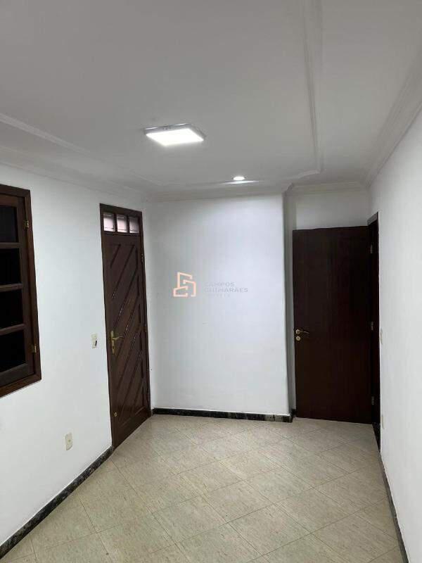 Casa Comercial, Barreiro, 4 Quartos, 5 Vagas, 1 Suíte