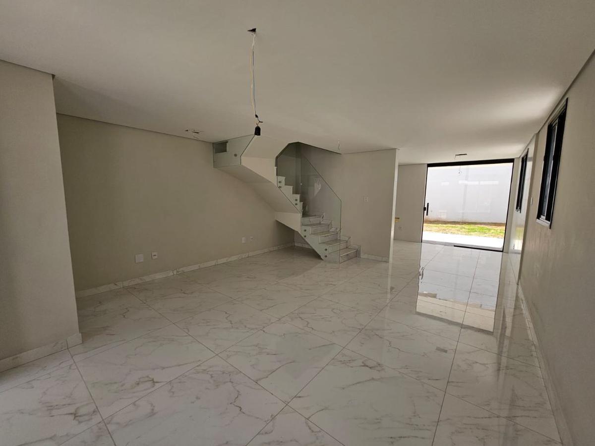 Casa, Santa Cruz, 3 Quartos, 4 Vagas, 1 Suíte