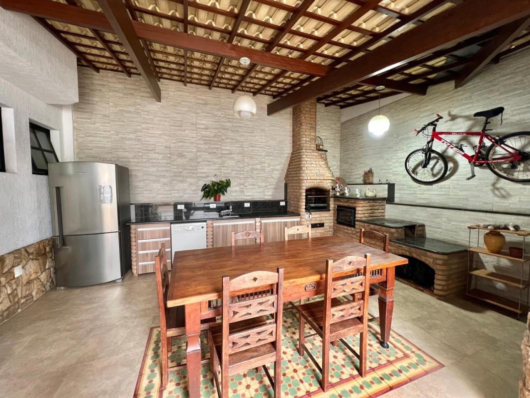 Casa, Castelo, 4 Quartos, 4 Vagas, 1 Suíte