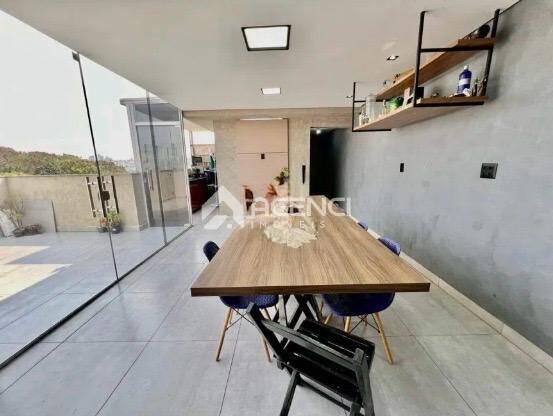 Cobertura, Arvoredo, 3 Quartos, 0 Vaga, 0 Suíte