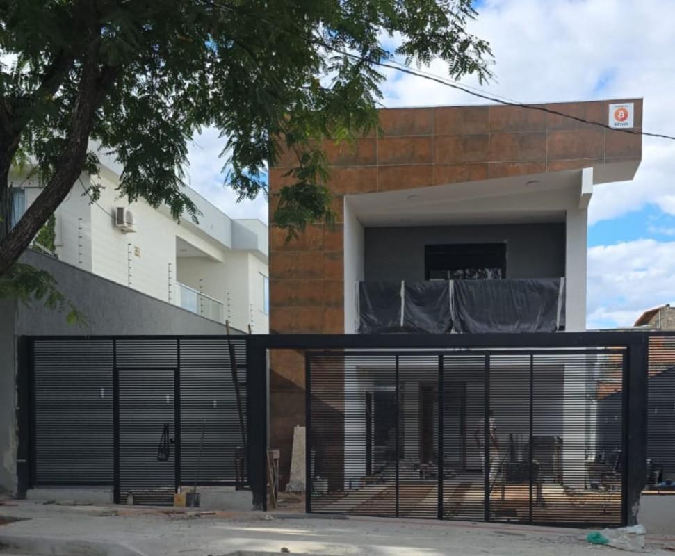 Casa, Trevo, 4 Quartos, 2 Vagas, 3 Suítes