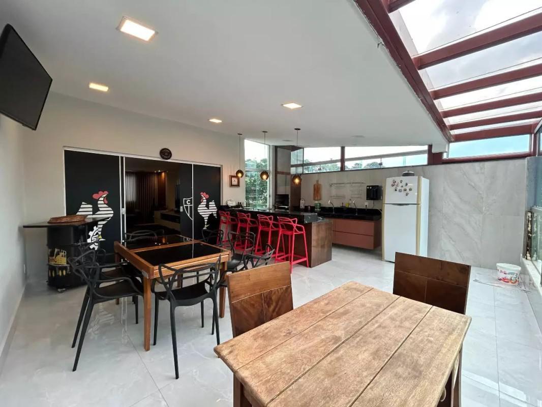 Casa, Teixeira Dias, 3 Quartos, 5 Vagas, 1 Suíte