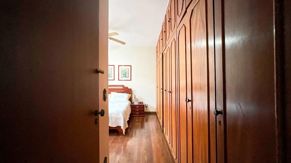 Casa, Luxemburgo, 5 Quartos, 4 Vagas, 2 Suítes