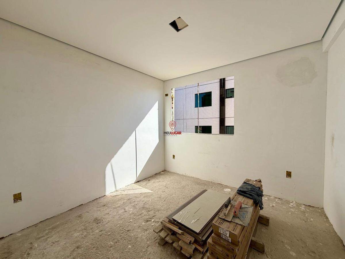 Apartamento, Barreiro, 3 Quartos, 2 Vagas, 1 Suíte