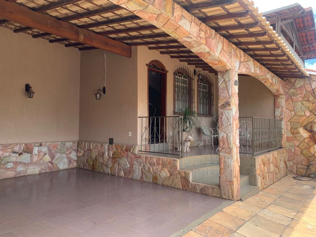 Casa, Vila Pérola, 4 Quartos, 5 Vagas, 1 Suíte