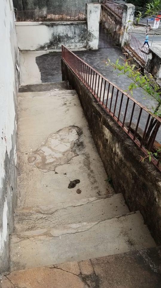 Casa, Sagrada Família, 5 Quartos, 0 Vaga, 1 Suíte