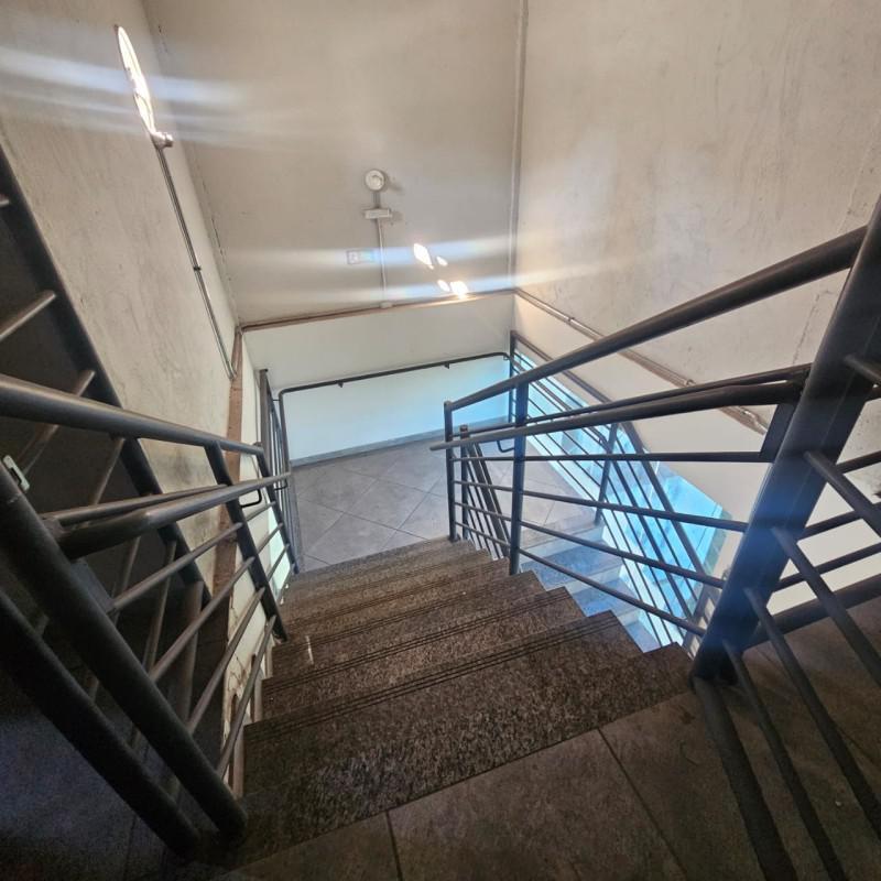 Prédio, Estoril, 0 Quarto, 17 Vagas