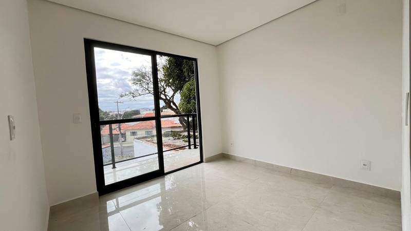 Casa, Santa Branca, 3 Quartos, 2 Vagas, 1 Suíte