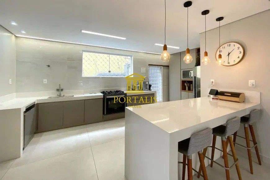 Casa, Colégio Batista, 4 Quartos, 3 Vagas, 2 Suítes