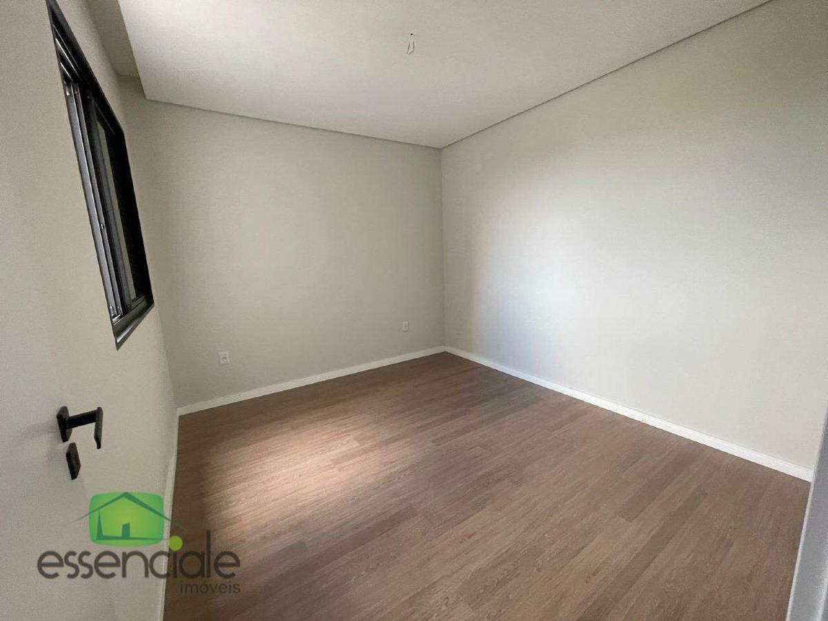 Casa, Centro, 3 Quartos, 2 Vagas, 1 Suíte