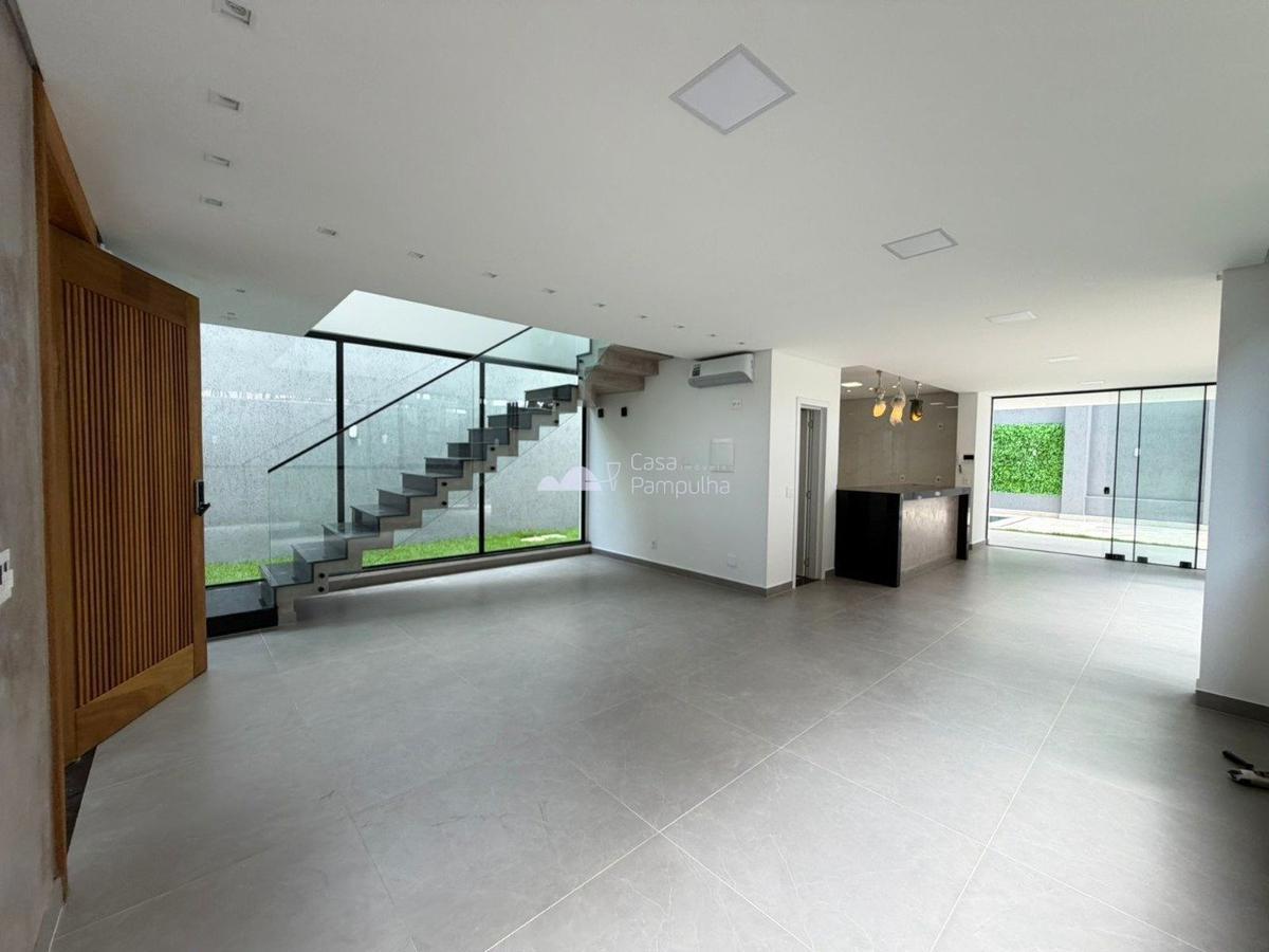 Casa, Trevo, 4 Quartos, 3 Vagas, 3 Suítes