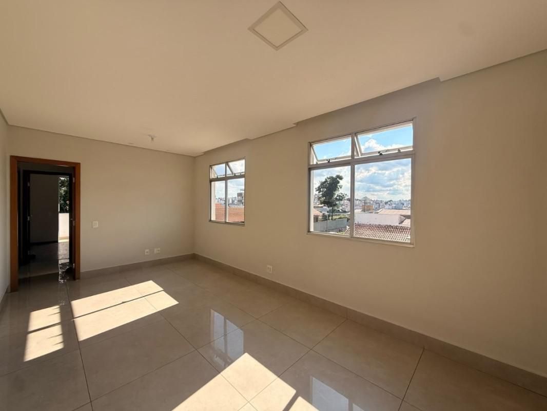 Apartamento, Sagrada Família, 2 Quartos, 1 Vaga, 1 Suíte
