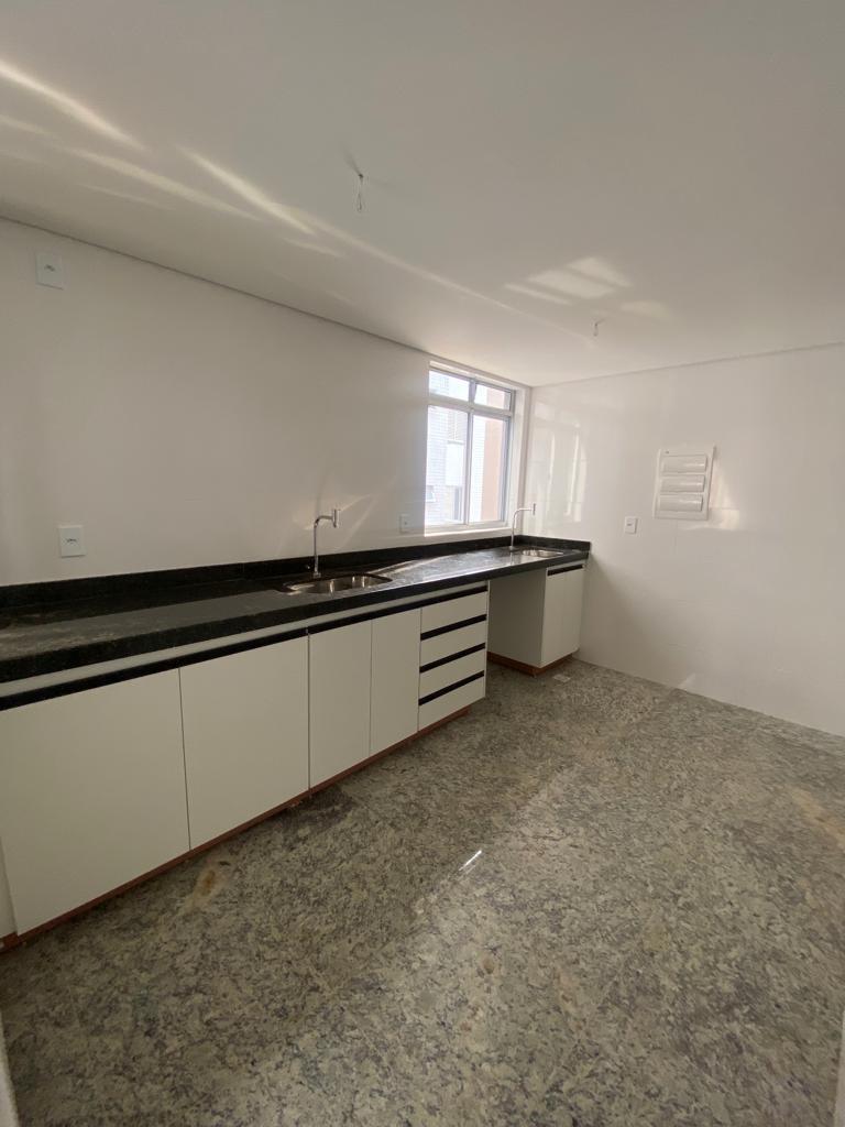 Cobertura, Funcionários, 2 Quartos, 2 Vagas, 2 Suítes