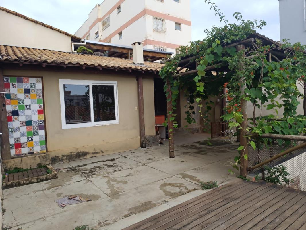 Casa, Jardim América, 3 Quartos, 4 Vagas, 2 Suítes