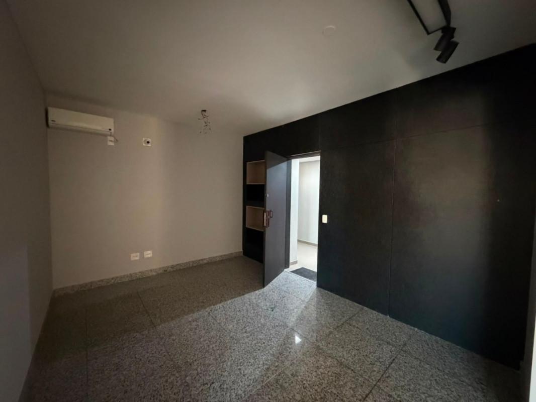 Sala, Barro Preto, 0 Quarto, 2 Vagas