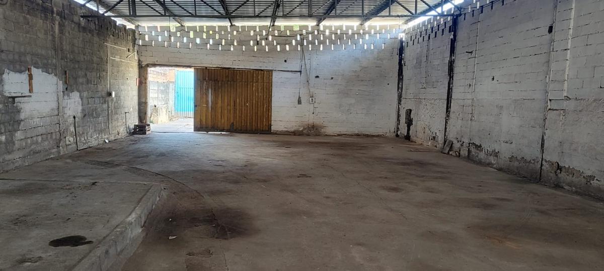 Galpão, Santa Cruz, 1 Quarto, 0 Vaga