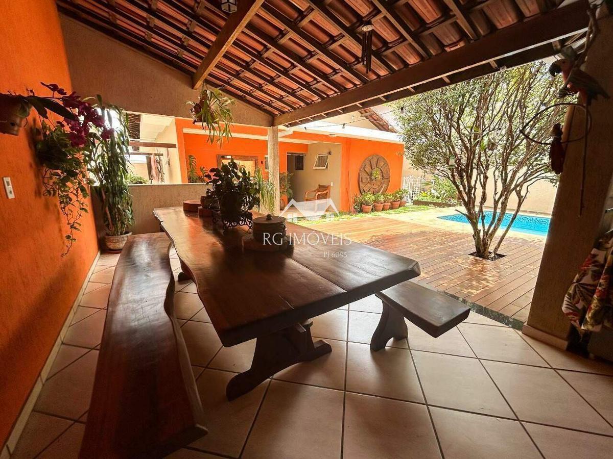 Casa, Barreiro, 3 Quartos, 4 Vagas, 1 Suíte