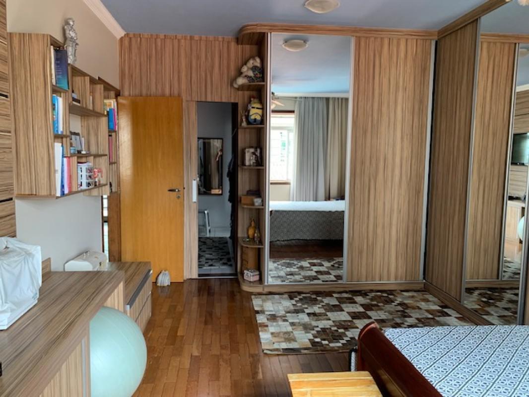 Casa, Castelo, 4 Quartos, 5 Vagas, 1 Suíte