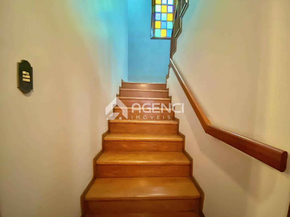 Casa, Camargos, 5 Quartos, 0 Vaga, 1 Suíte