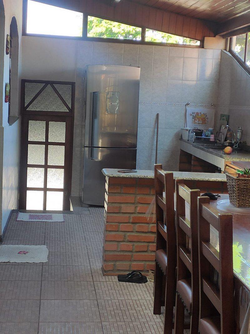 Casa, Camargos, 3 Quartos, 2 Vagas, 1 Suíte