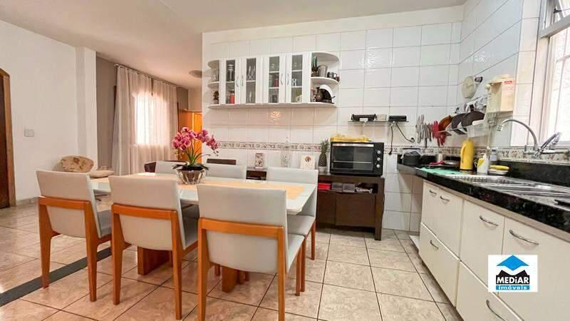 Casa, Buritis, 5 Quartos, 4 Vagas, 1 Suíte