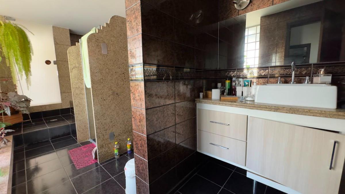 Casa, João Pinheiro, 7 Quartos, 2 Vagas, 2 Suítes