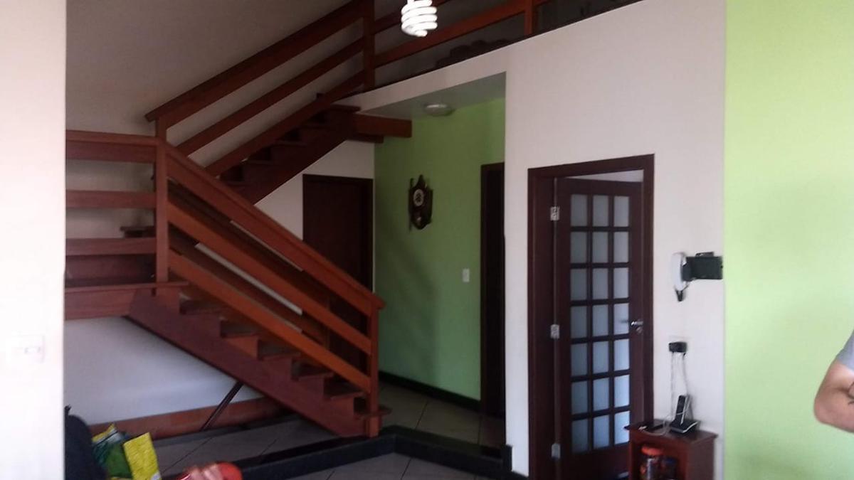 Casa, Castelo, 3 Quartos, 4 Vagas, 1 Suíte