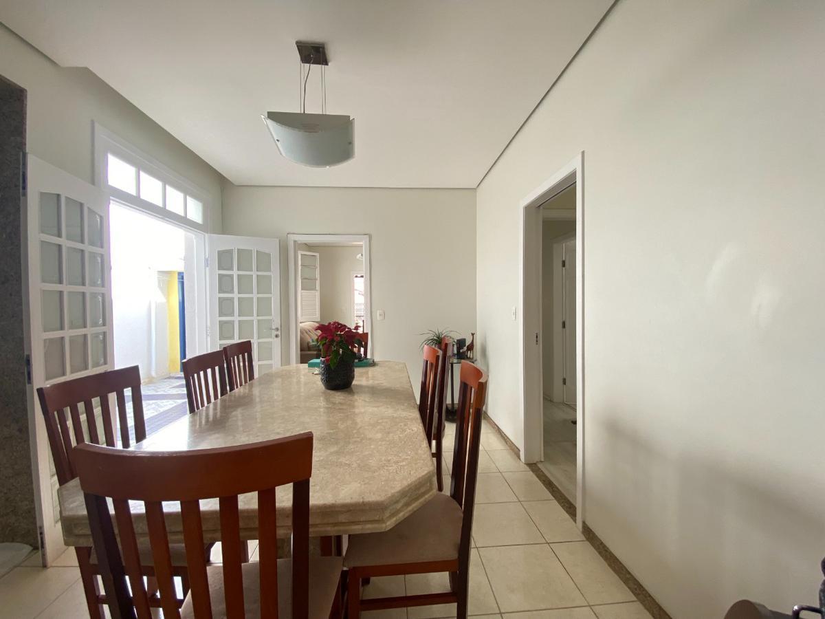 Casa, Colégio Batista, 4 Quartos, 1 Vaga, 1 Suíte