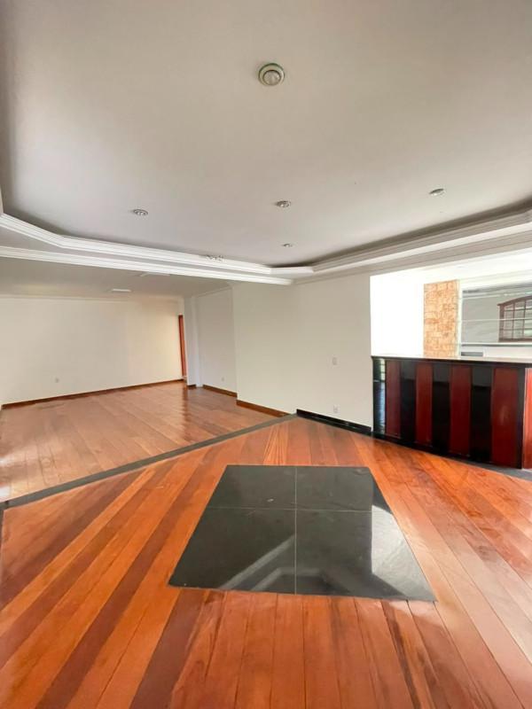 Casa, Castelo, 5 Quartos, 4 Vagas, 2 Suítes