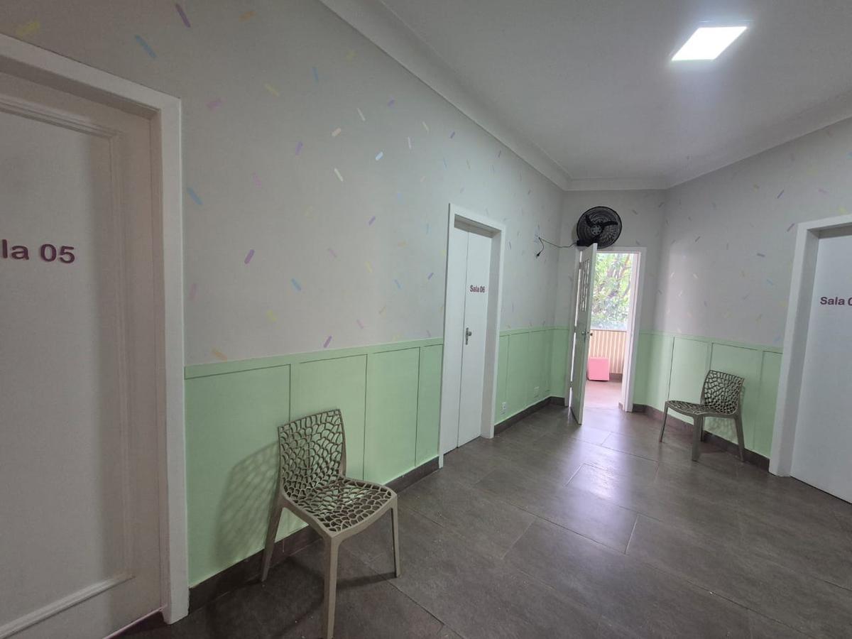 Casa, Funcionários, 5 Quartos, 2 Vagas, 1 Suíte