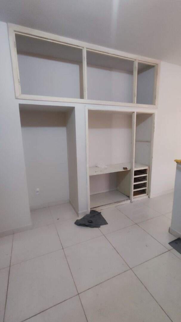 Casa, Centro, 4 Quartos, 5 Vagas, 1 Suíte