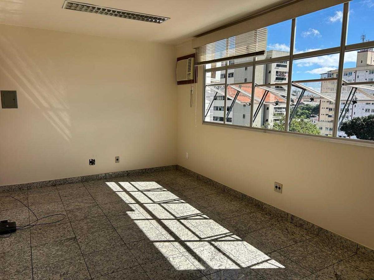 Sala, Barro Preto, 0 Quarto, 2 Vagas