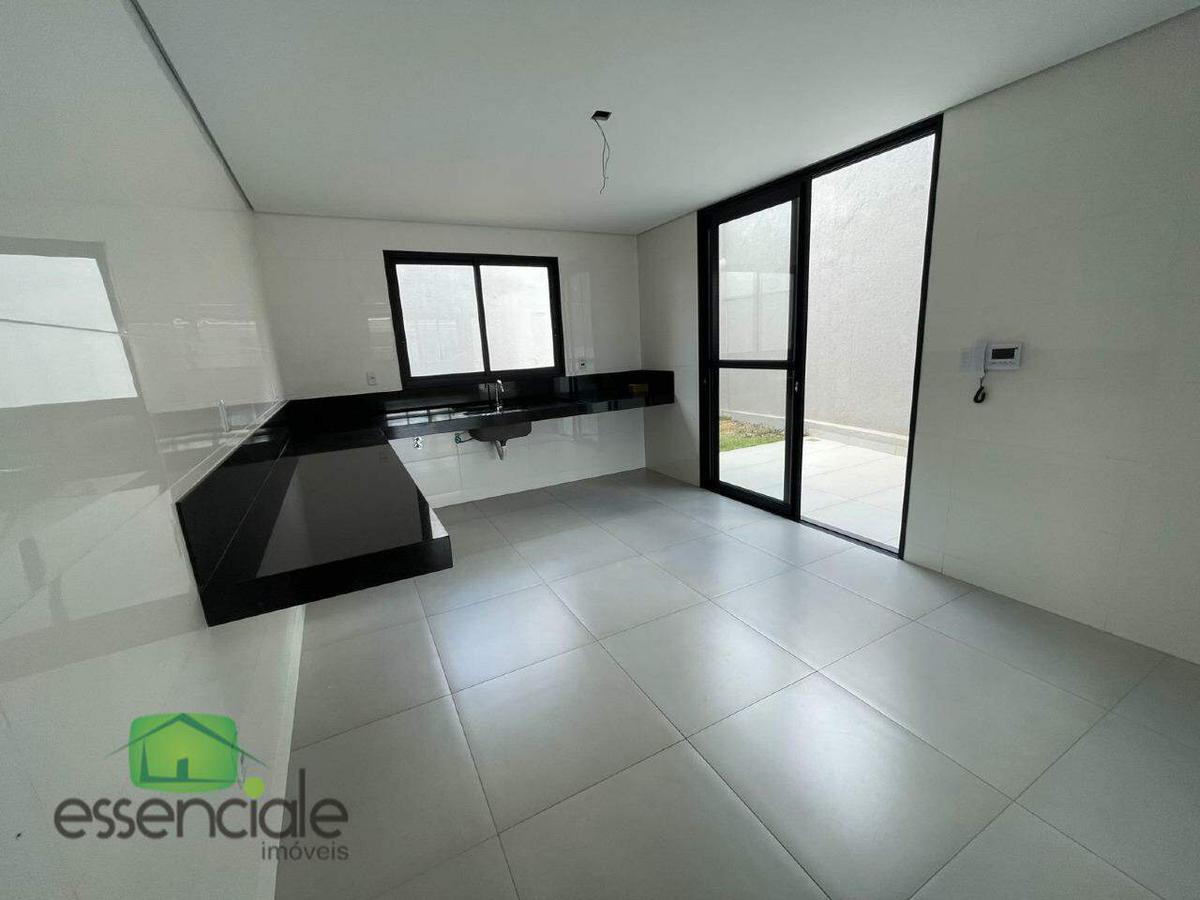 Casa, Centro, 3 Quartos, 2 Vagas, 1 Suíte