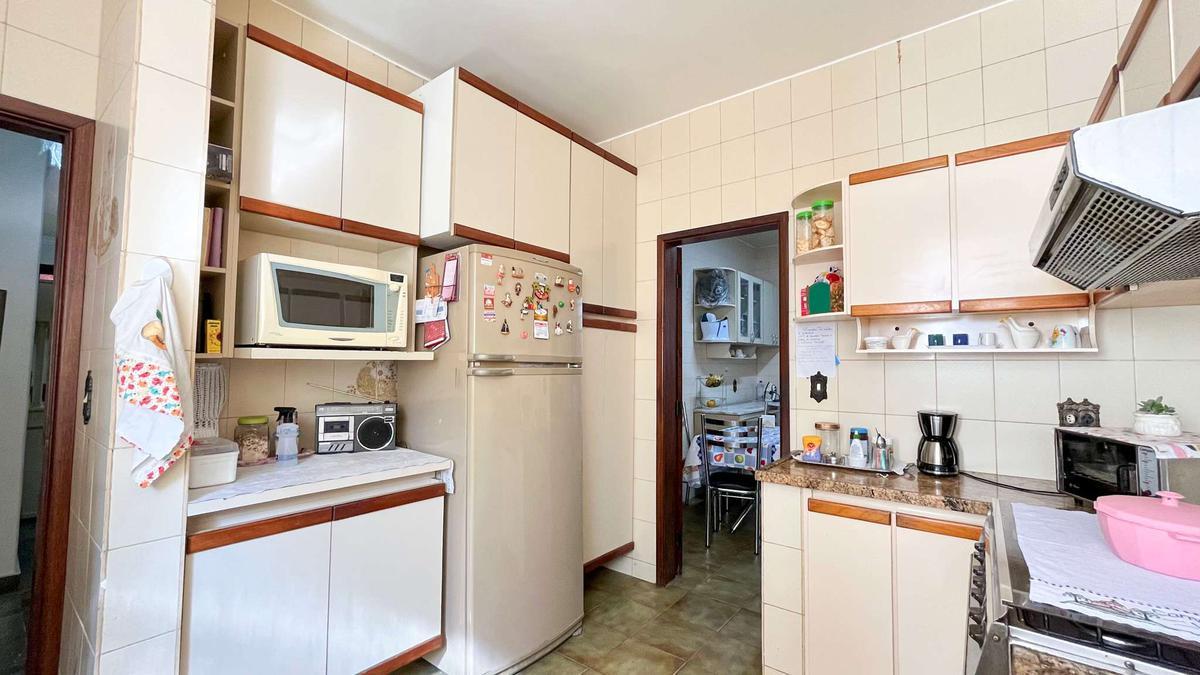 Casa, Luxemburgo, 5 Quartos, 4 Vagas, 2 Suítes