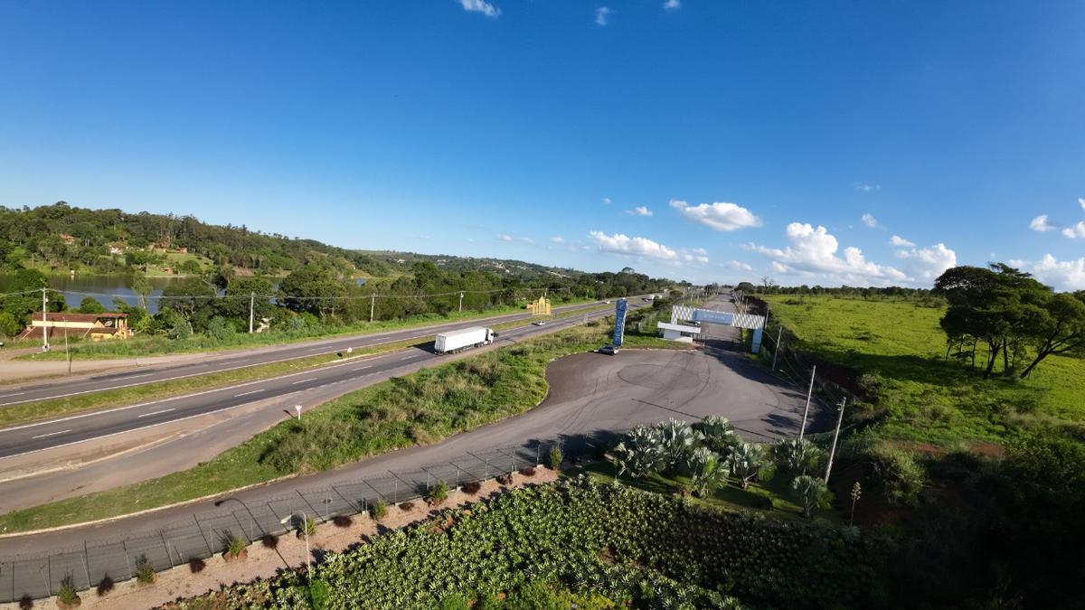 Galpão, Universitário, 0 Quarto, 0 Vaga