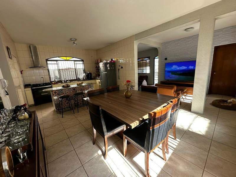 Casa, Nova Granada, 5 Quartos, 6 Vagas, 1 Suíte