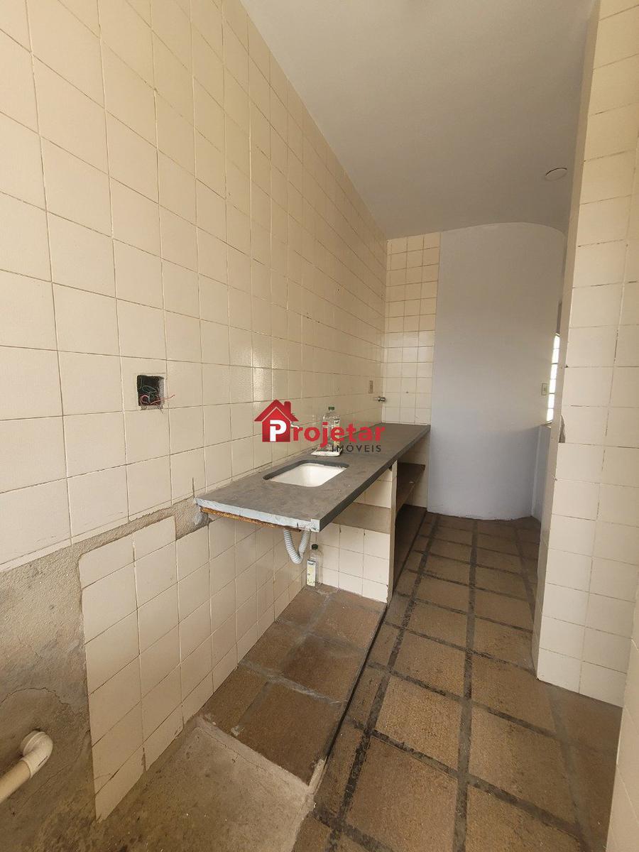 Galpão, Nova Floresta, 0 Quarto, 20 Vagas