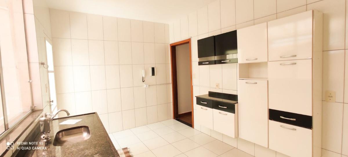 Casa, Parque Turistas, 2 Quartos, 2 Vagas, 1 Suíte