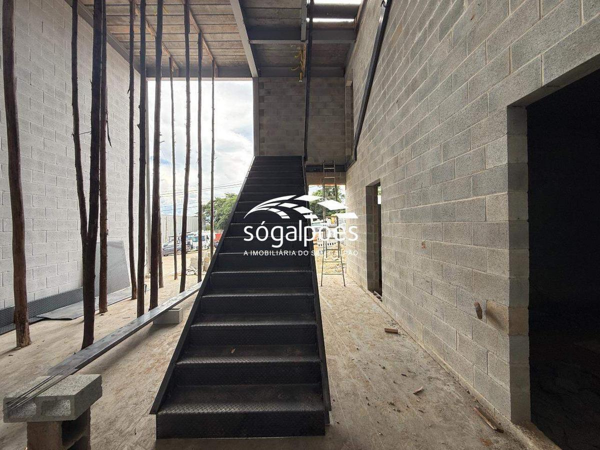 Galpão, Bandeirinhas, 12 Vagas