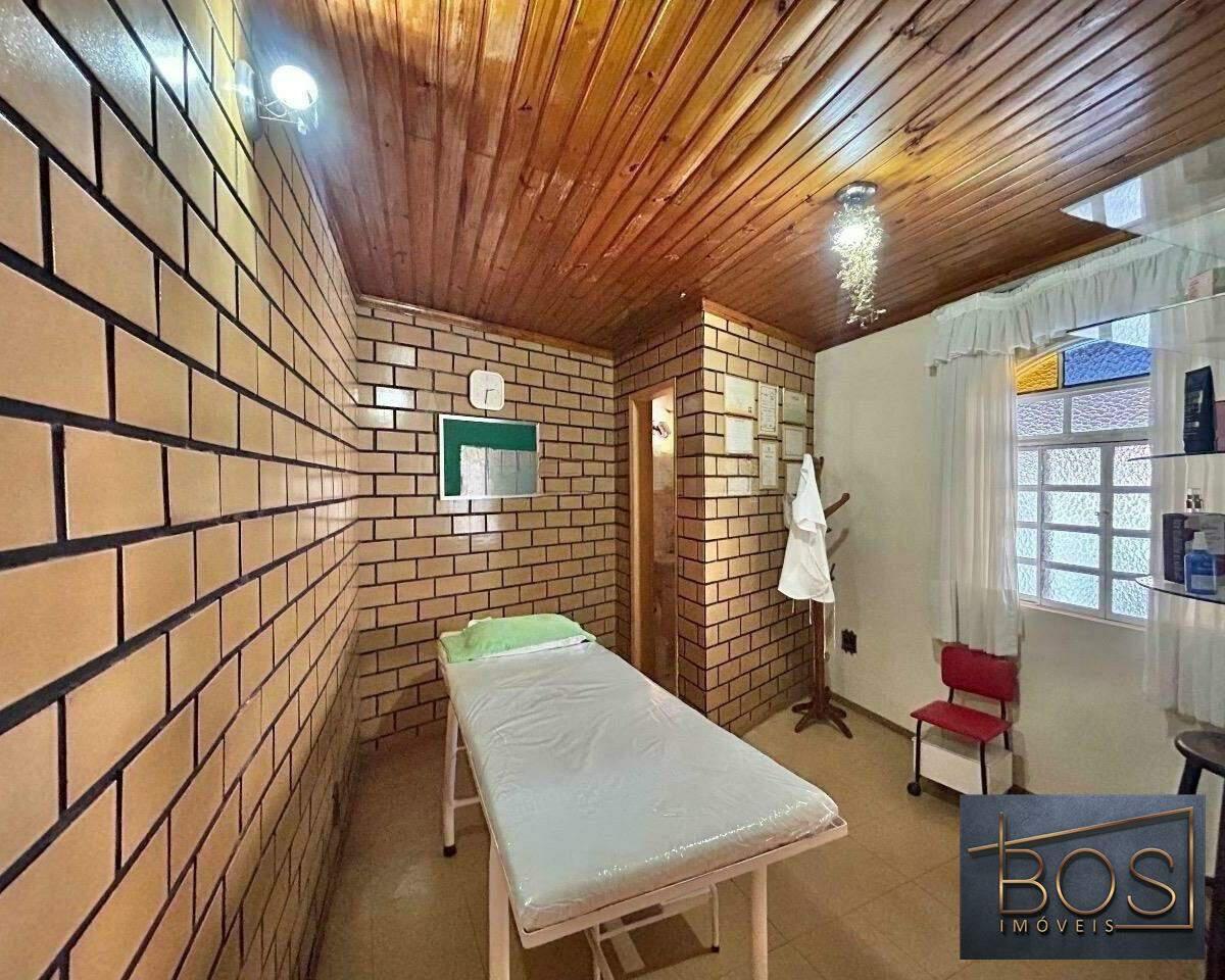 Casa, Luxemburgo, 5 Quartos, 4 Vagas, 2 Suítes