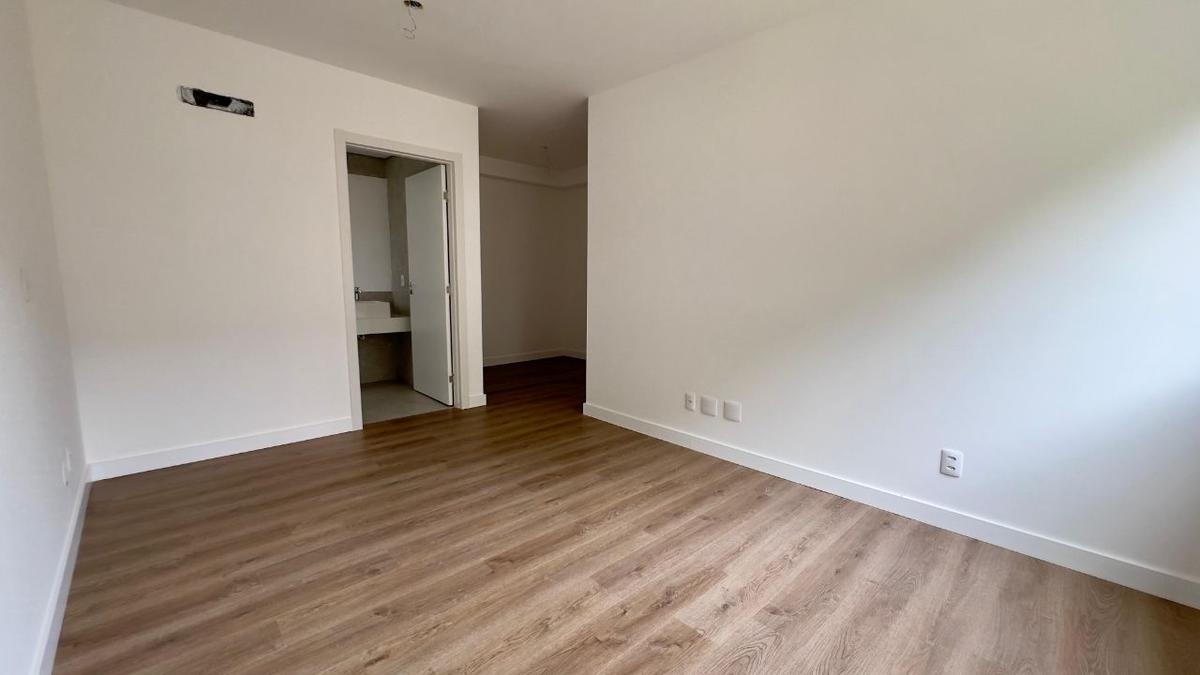 Apartamento, Cruzeiro, 4 Quartos, 4 Vagas, 2 Suítes